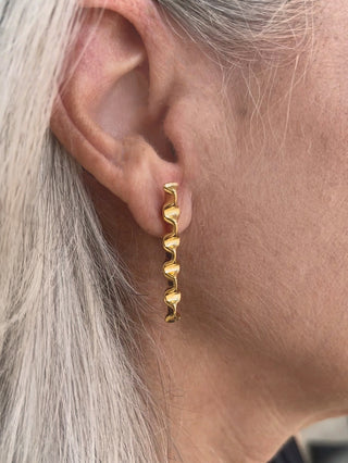 dangly gold accordion bar design earrings