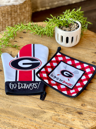 a fun officially licensed georgia bulldogs mitt and pot holder kitchen set