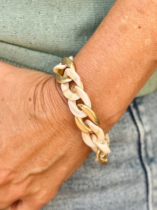 a sophisticated and chunky gold and beige resin curb chain bracelet