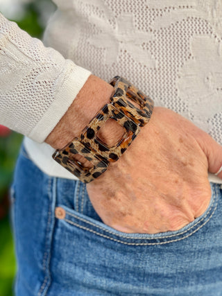 a classic stretchy square bracelet with a resin leopard design