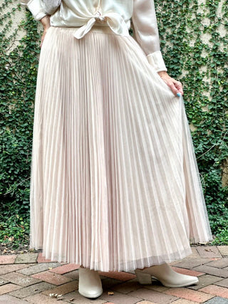 a breezy pleated beige tulle maxi skirt with a comfortable design